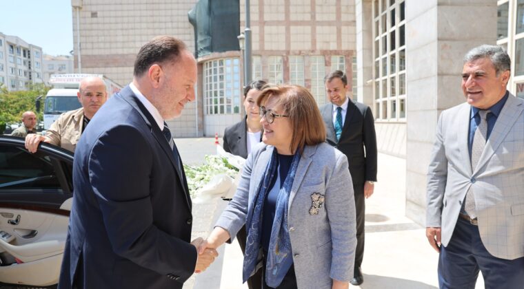 Öztürkler, Fatma Şahin’i ziyaret etti