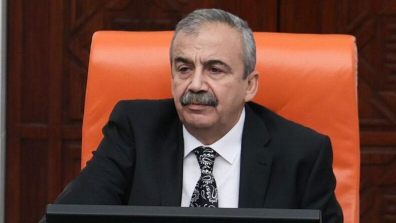 Sırrı Süreyya Önder bugün son yolculuğuna uğurlanıyor