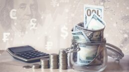 Sterlin 51,40, euro 43,85, dolar 38,65 TL’den işlem görüyor