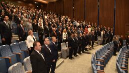 “Türkiye ve Dünya Ekonomisindeki Gelişmeler ve Gelecek Vizyonu” konferansı yapılıyor
