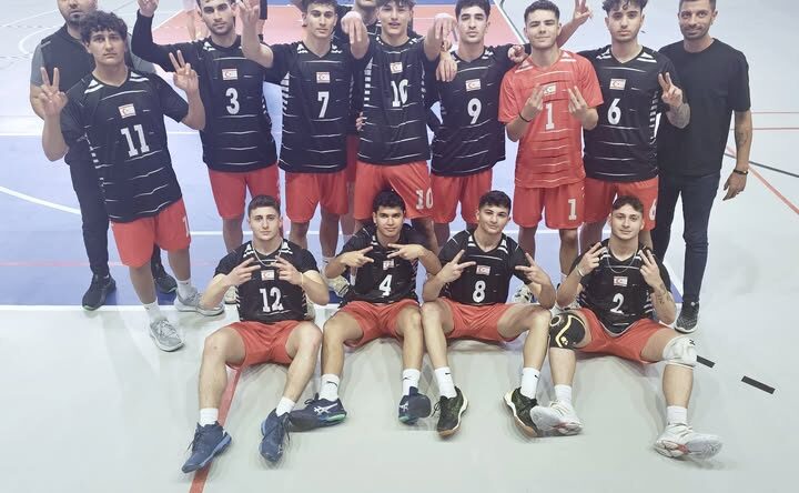 Voleybolda U 17 karması galip