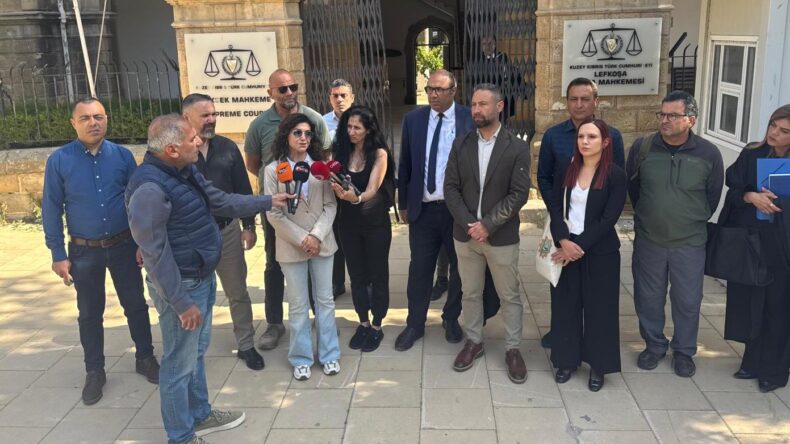 22 öğretmenin 2 polisi darp ettiği iddiası ile açılan dava 1 Ekim’e ertelendi