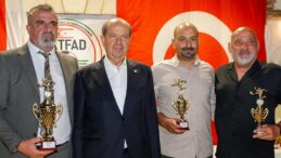 Antrenörler ödüllerini aldı