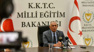 Bakan Çavuşoğlu’ndan yıl sonu mesajı: “Tatilde dinlenin, gelişmeye devam edin”