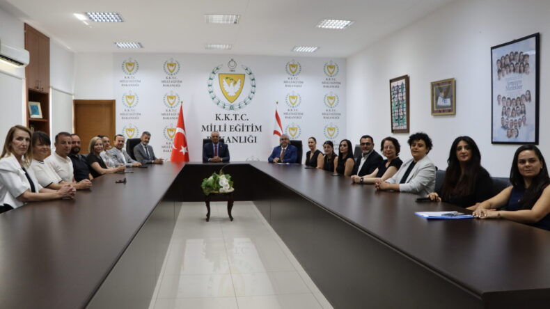 Çavuşoğlu, AÖA Başkanı Konedralı ve akademi öğretmenlerini kabul etti