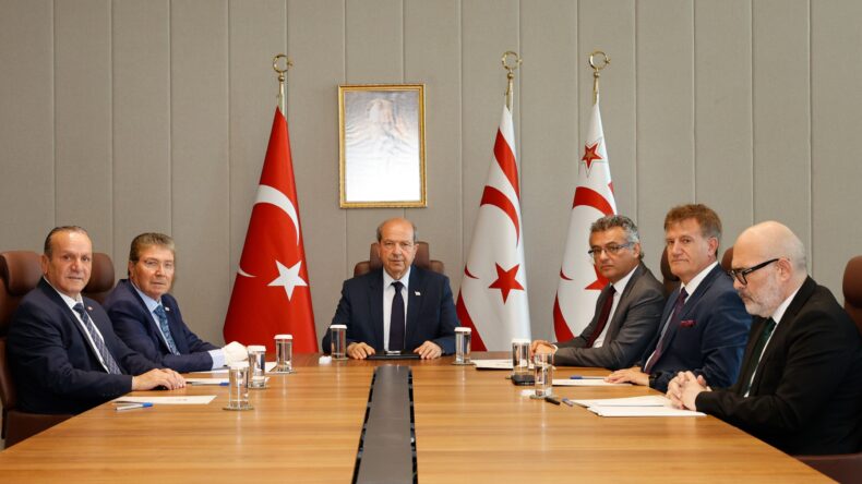 Cumhurbaşkanı Tatar’ın Meclis’te temsil edilen siyasi parti başkanlarıyla görüşmesi sona erdi