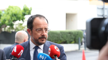 Hristodulidis, İran’ın İsrail’e mesaj iletmelerini istediğini ve bunu yapacaklarını söyledi