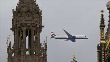 İngiltere, hava sahası açıldığında vatandaşları için Tel Aviv’den charter uçuşlar düzenleyecek