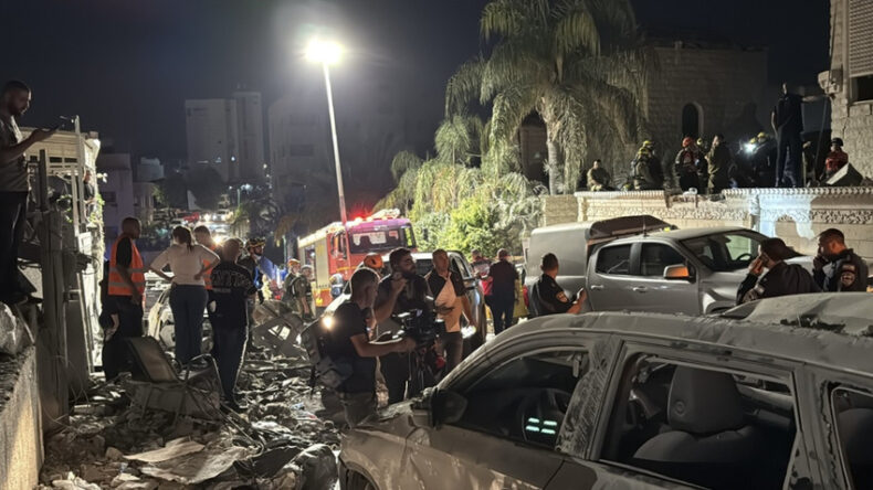 İran’ın füze saldırısında İsrail’in merkez bölgelerinde 3 kişi öldü