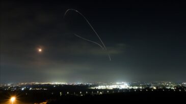 İsrail ordusuna göre, İran geceki misilleme saldırılarında İsrail’e 80’e yakın füze attı