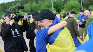 İstanbul görüşmelerinde varılan anlaşma gereği Ukrayna ve Rusya esir asker takası yaptı
