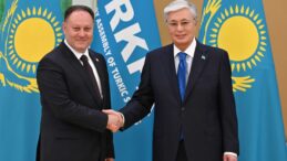 Öztürkler, TÜRKPA heyet başkanları ile birlikte Kazakistan devlet başkanı tarafından kabul edildi