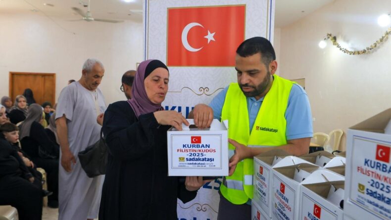 Sadakataşı 35 ülkeye 23 bin hisse kurban ulaştırdı
