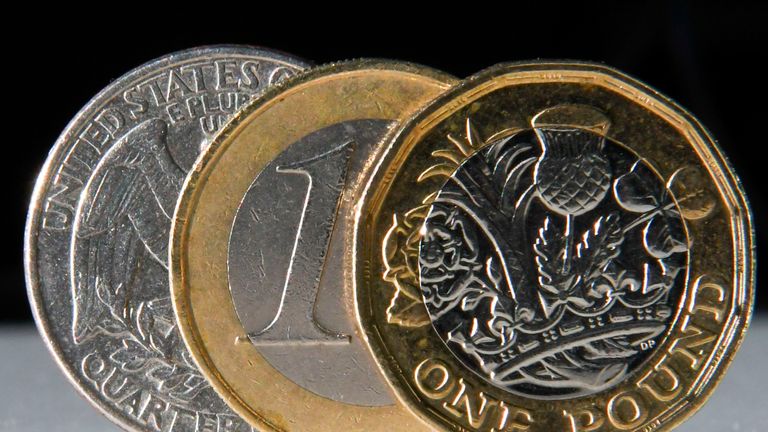 Sterlin 53.30 TL, euro 45.25 TL, dolar 39.30 TL’den işlem görüyor