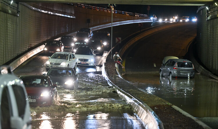 Ankara’da sağanak ve fırtına etkili oldu