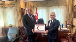Çavuşoğlu, Türkiye’nin Bakü Büyükelçiliği’ni ziyaret etti
