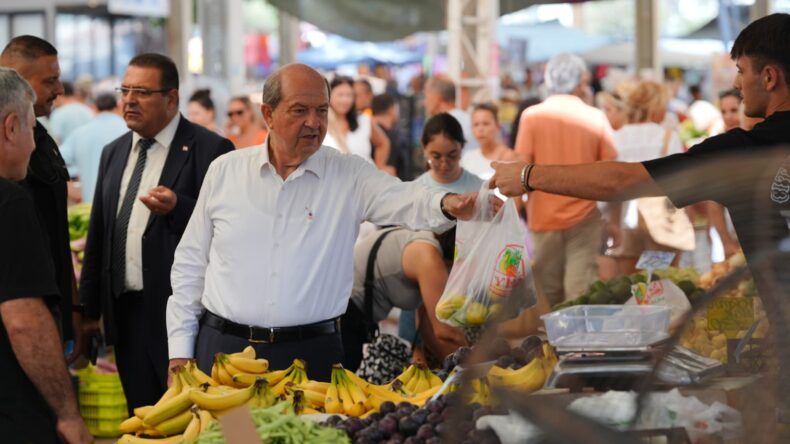 Cumhurbaşkanı Ersin Tatar, Girne Açık Pazarı ziyaret etti