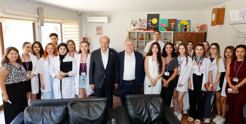 Cumhurbaşkanı Tatar, Pembe Köşk Psikiyatri Hastanesi’ni ziyaret etti