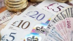 Döviz kurları…Dolar 40,28, euro 47, İngiliz Sterlini 54,25 TL’den işlem görüyor