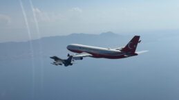 Erdoğan’ın içinde bulunduğu “TUR” uçağına KKTC’ye varışında F-16’lar eşlik