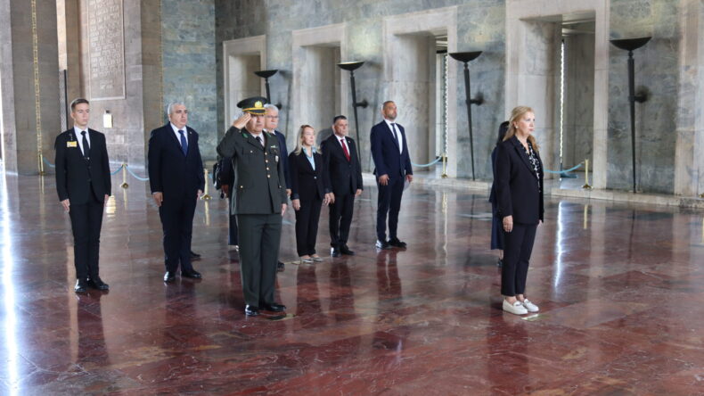 Meclis Dostluk Grubu heyeti Anıtkabir’i ziyaret etti