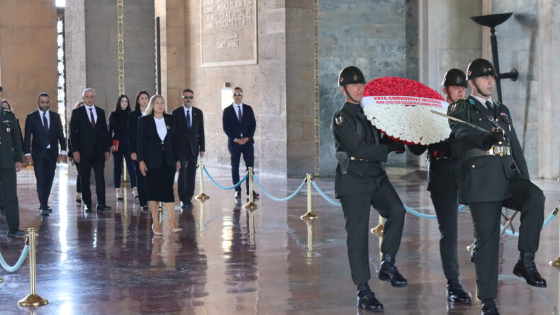 Meclis Komitesi heyetinden Anıtkabir’e ziyaret