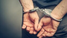 Mehmetçik’te ruhsatsız silah ve tarihi eser ele geçirildi…2 kişi tutuklandı