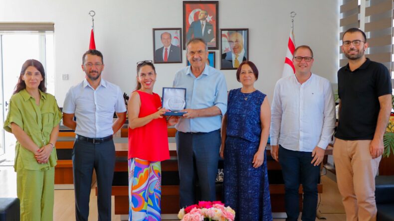 Muratpaşa Belediyesi heyeti Gazimağusa Belediye Başkanı Uluçay’ı ziyaret etti