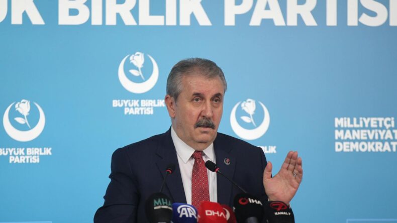 Mustafa Destici’den Kıbrıs mesajı