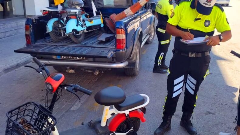 Polis, elektrikli scooterlar ile ilgili kuralları hatırlattı, uyarılarda bulundu