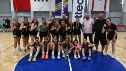 U 14 kızlarda Levent şampiyon