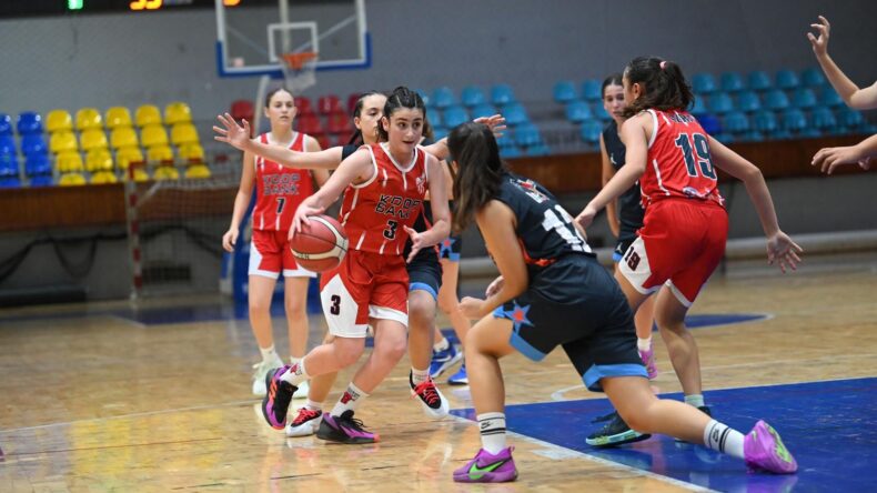 U 18 Kadinlarda Akdenz fialde