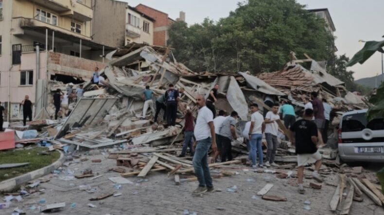 Balıkesir’de 6,1 büyüklüğünde deprem