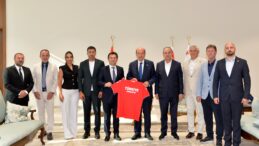 Cumhurbaşkanı Tatar Türkiye Cimnastik Federasyonu heyetini kabul etti