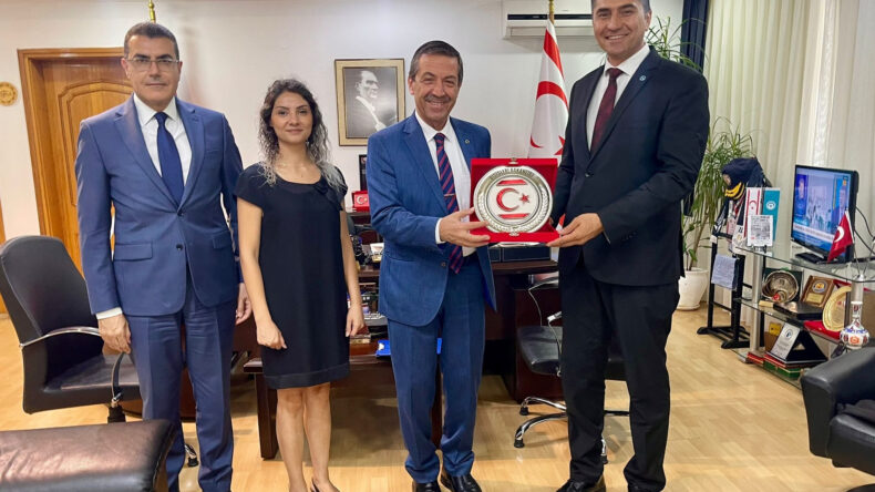 Dışişleri Bakanı Ertuğruloğlu, Dünya Türk Gençler Birliği Genel Başkanı Güzel’i kabul etti