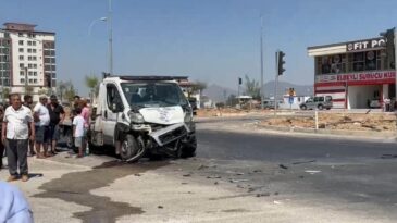 Düğüne giderken kaza yaptılar: 3 ölü, 2 yaralı