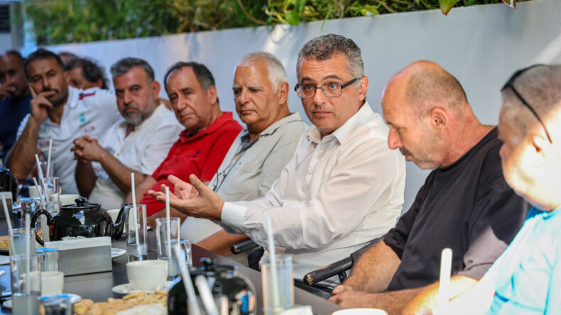 Erhürman, Gazimağusa’da esnafla buluştu