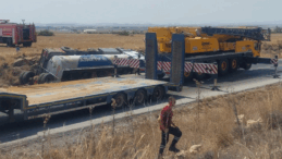 İskele-Ercan ana yolunda akaryakıt yüklü tanker devrildi