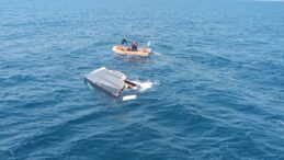 Marmara Adası açıklarında parçalanmış halde bulunan teknedeki iş insanı aranıyor