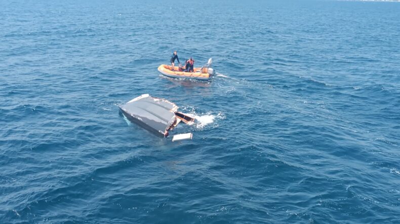 Marmara Adası açıklarında parçalanmış halde bulunan teknedeki iş insanı aranıyor