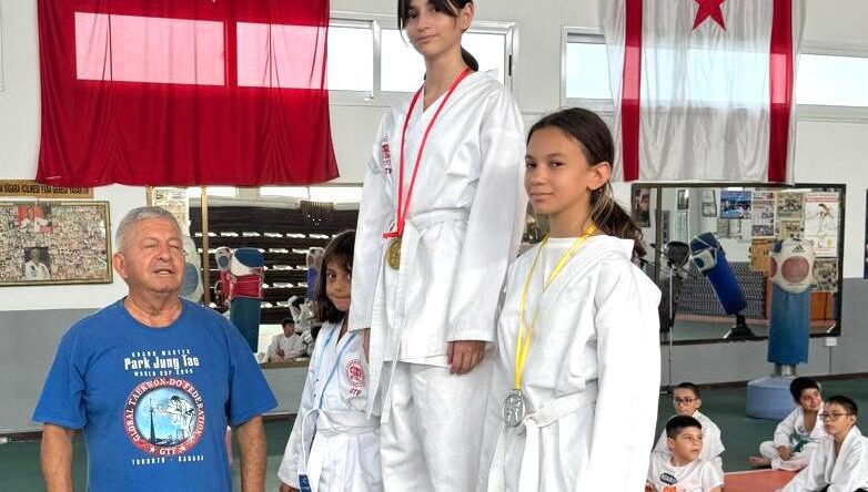 Taekwondoda “Mukavemet” müsabakaları yapıldı