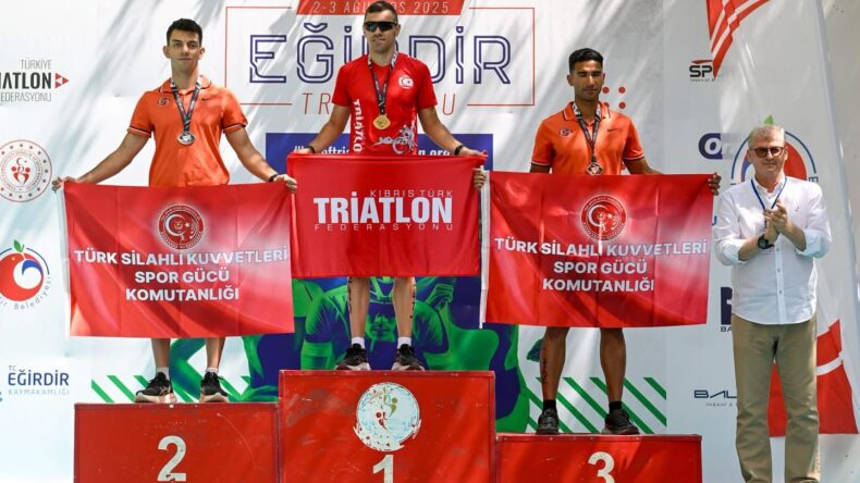 Triatletler, Eğirdir’de kürsüye çıktı