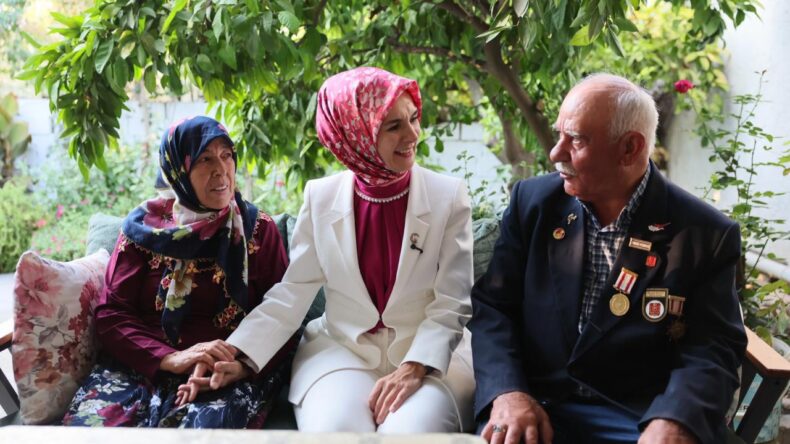 Bakan Göktaş’tan, evliliklerinde 48 yılı geride bırakan Bulut çiftine ziyaret