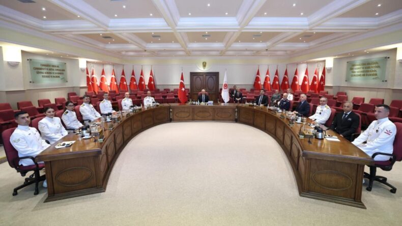 Bakan Güler, Deniz Kuvvetleri Komutanlığı personelini kabul etti