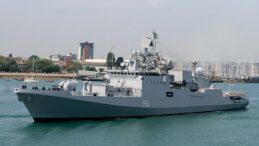 Hint savaş gemisi Güney Kıbrıs’a demirledi