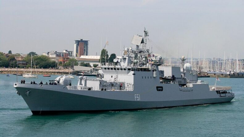 Hint savaş gemisi Güney Kıbrıs’a demirledi