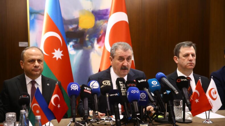 Mustafa Destici: Ermenistan, Türkiye ve Azerbaycan’la anlaşmak zorunda