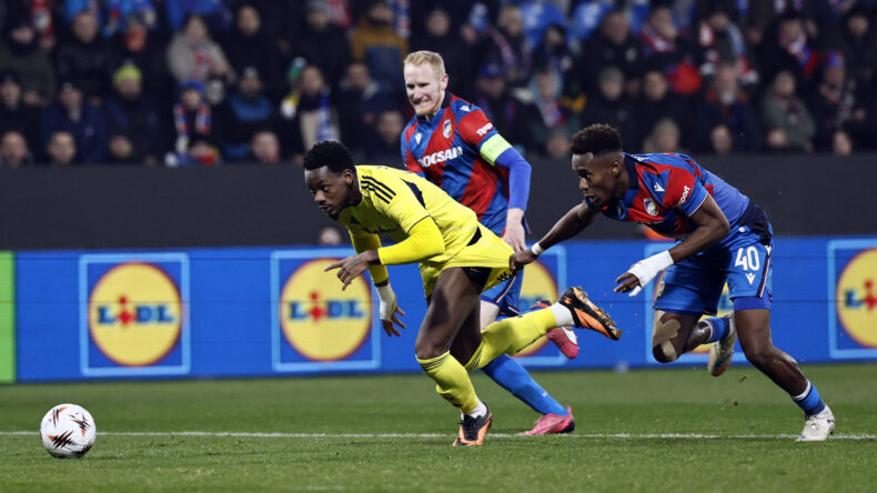 Viktoria Plzen ile 0-0 berabere kalan Fener 15. sırada