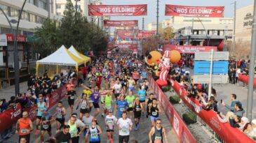 7. Gazi Yarı Maratonu heyecan ve renkli görüntülerle yapıldı