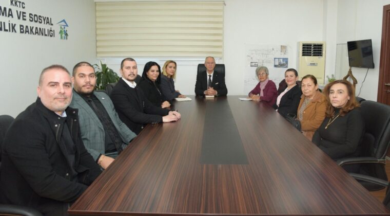 Bakan Hasipoğlu, Kanser Hastalarına Yardım Derneği’yle görüştü